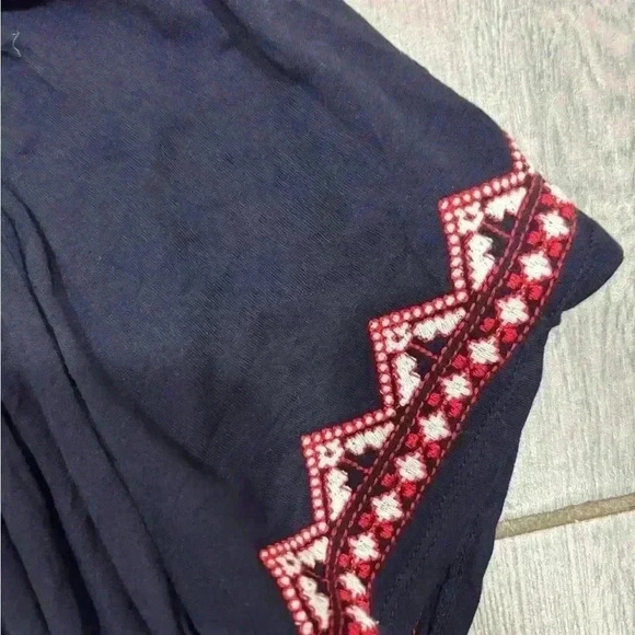 Ann Taylor LOFT Diamond Embroidered Off The Shoulder Top Size Medium navy - Picture 3 of 4